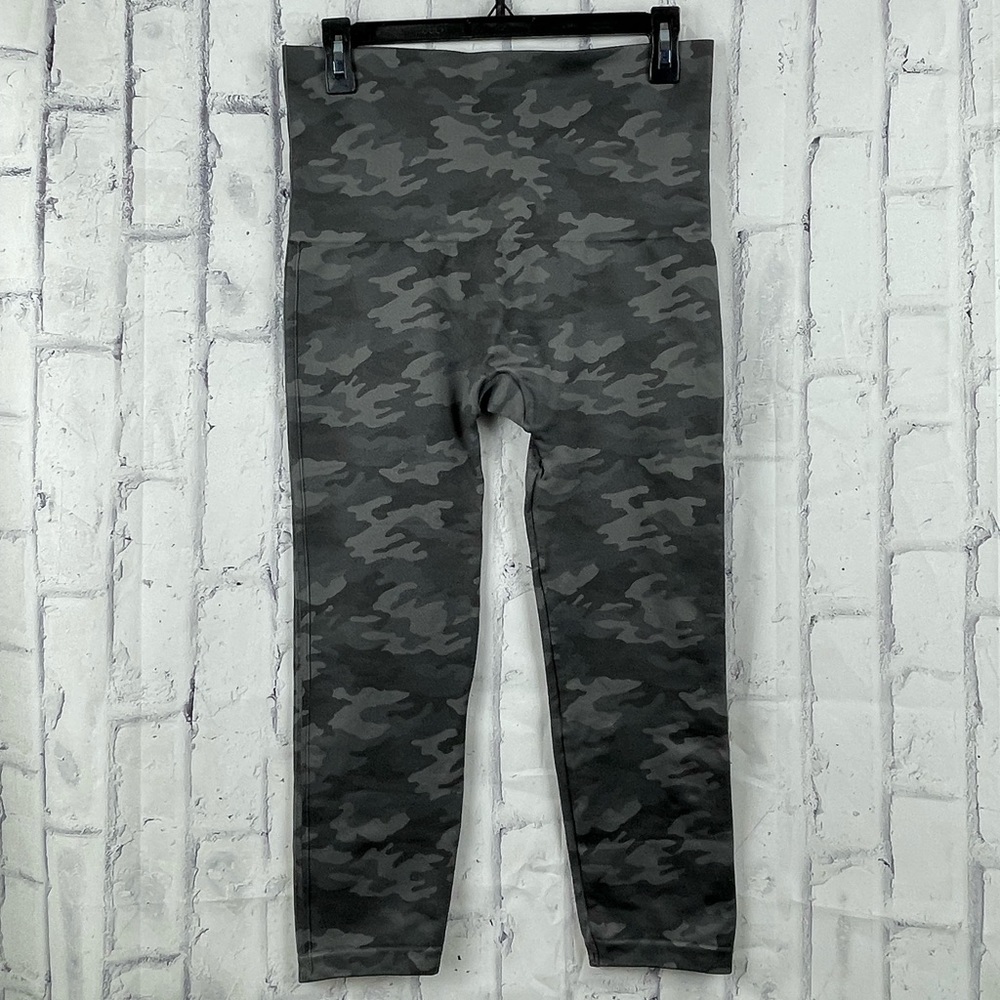Spanx look at me now seamless cropped camo leggings